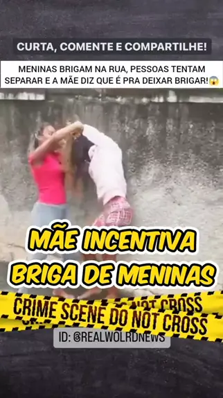 Mulher Brigada Na Rua E M E De Uma Das Meninas Incentivam Brigada