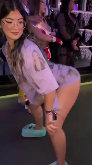 Mc bionica sofia felix shortinho dancando funk